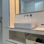 Nuevo Y Luminoso En El Corazon De شقة *