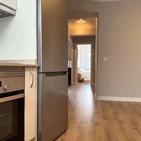 Nuevo Y Luminoso En El Corazon De Виго