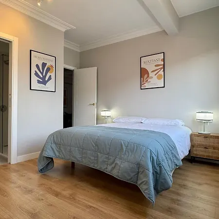 Nuevo Y Luminoso En El Corazon De Виго