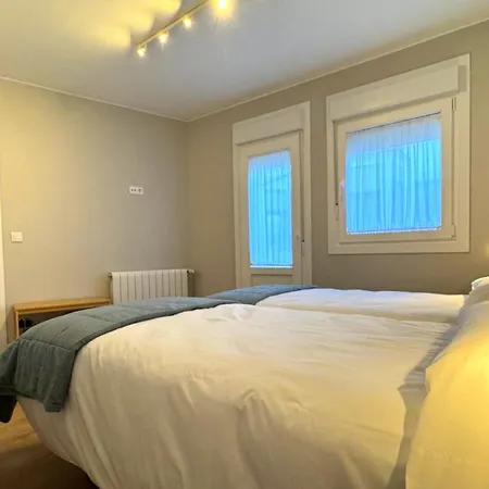 Nuevo Y Luminoso En El Corazon De Виго